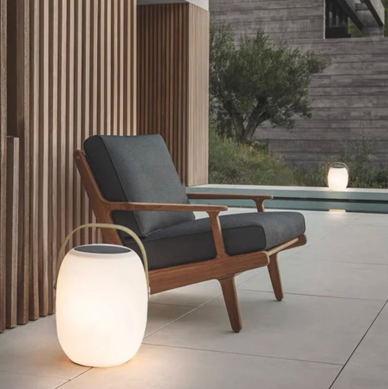Portable LED lamp with handle – a wireless decorative lamp for interiors and gardens 4
