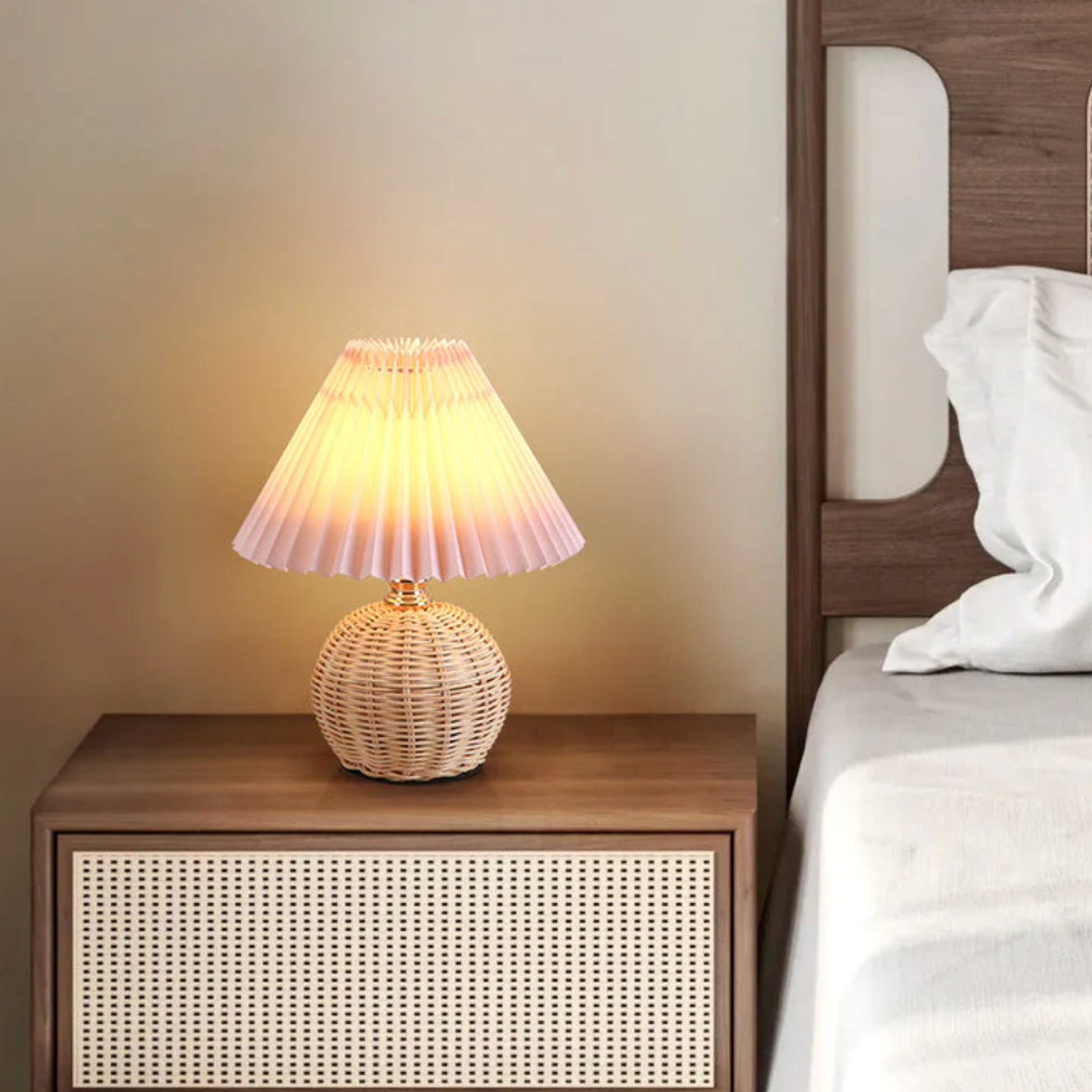 Table lamp with a woven base – natural boho style with a pleated shade 4