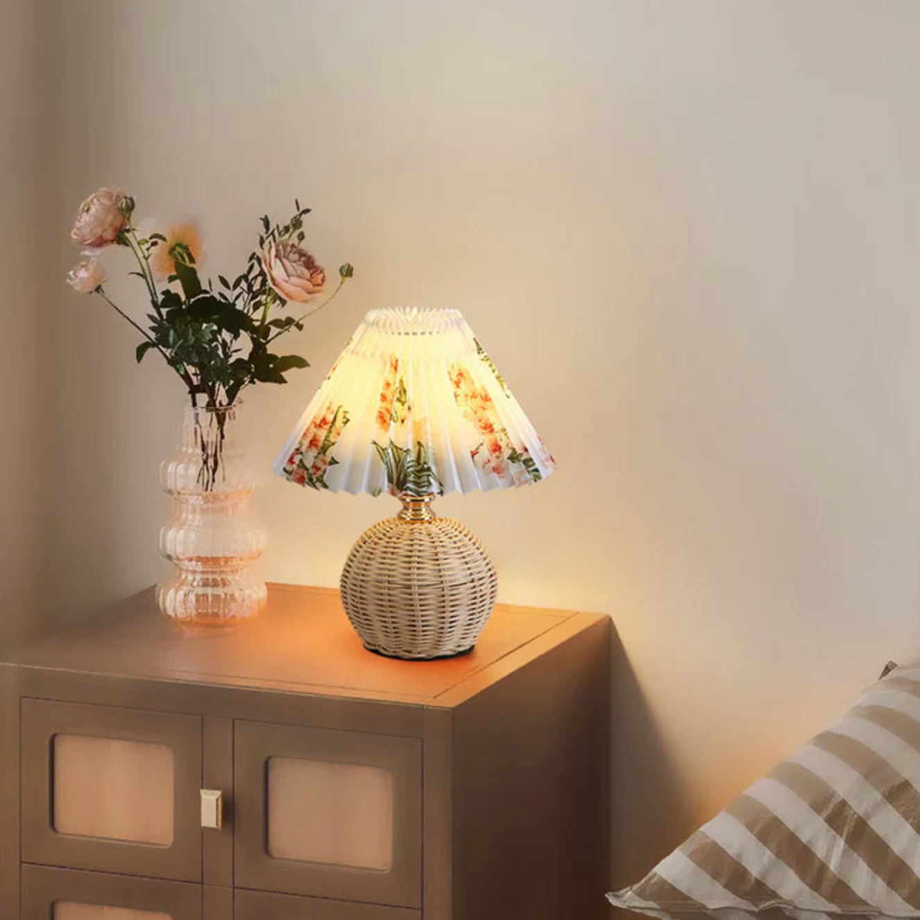 Table lamp with a woven base – natural boho style with a pleated shade 5