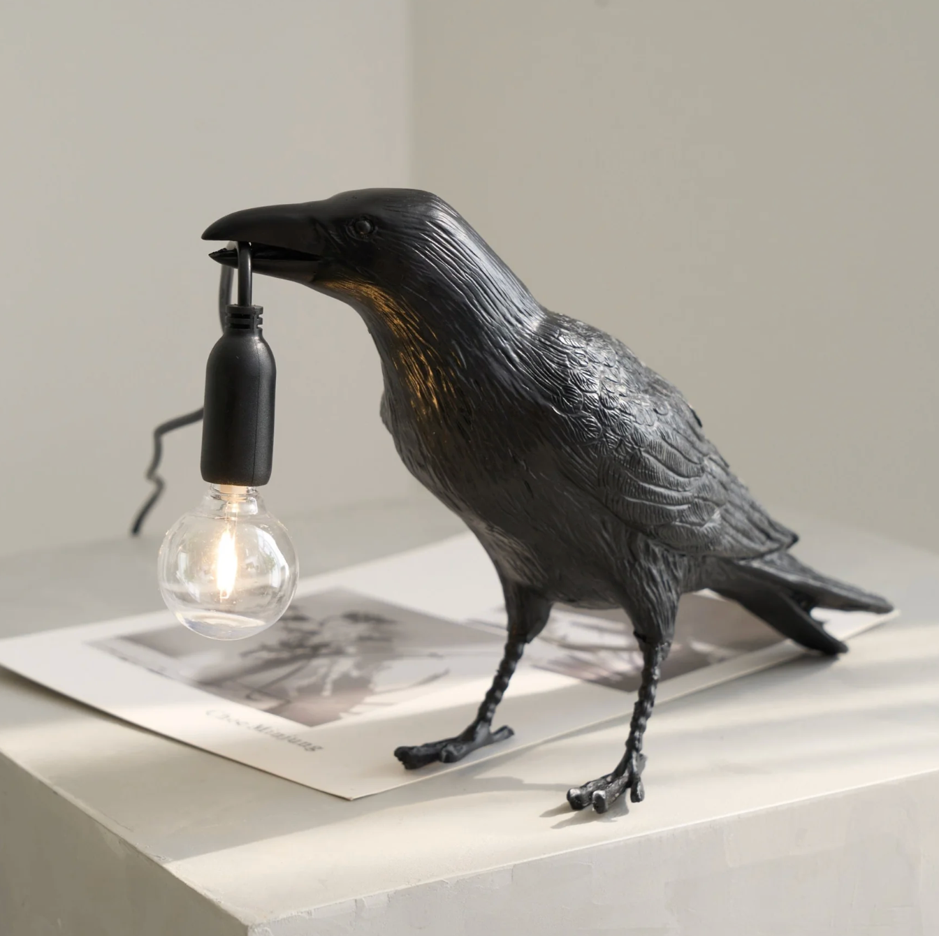 Kruk table lamp – a modern decoration with a light bulb 1