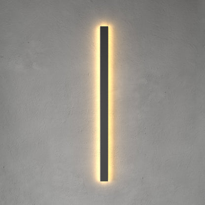 Svelte Outdoor Linear Lamp 1