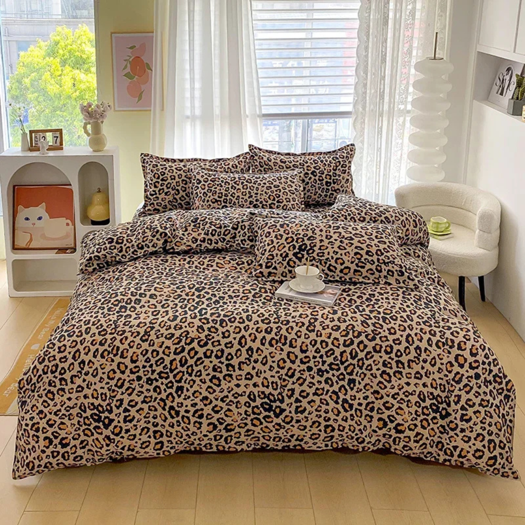 Savannah - Luxury Duvet Cover with Leopard Print 0