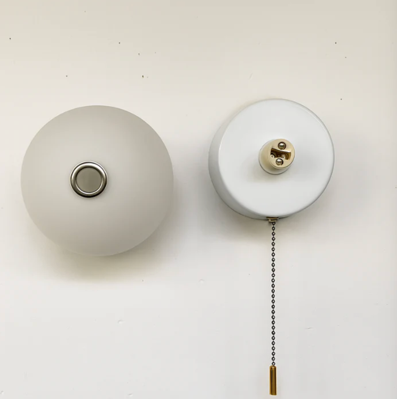 Wall sconce with a spherical shade and chain – modern elegance in a minimalist form 9