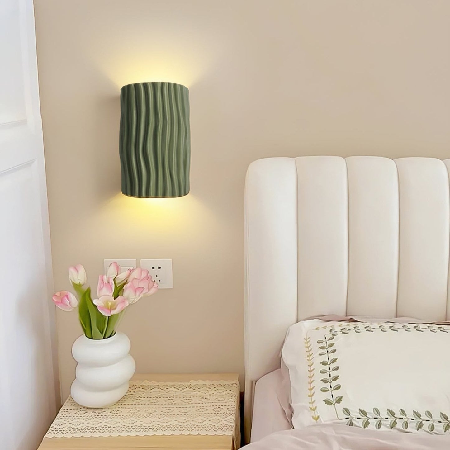 Clarity Curve Japandi Resin Wall Light 6