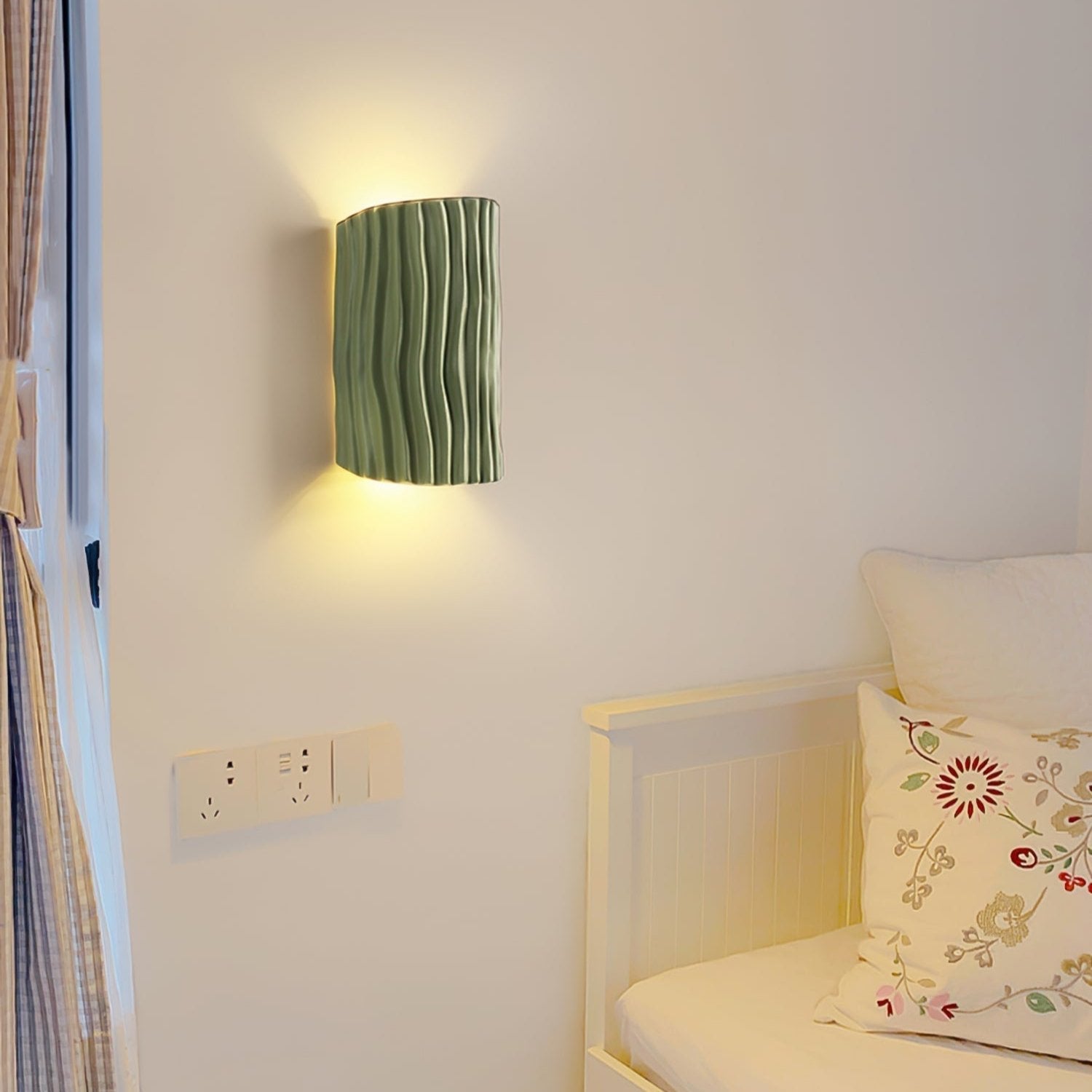 Clarity Curve Japandi Resin Wall Light 7