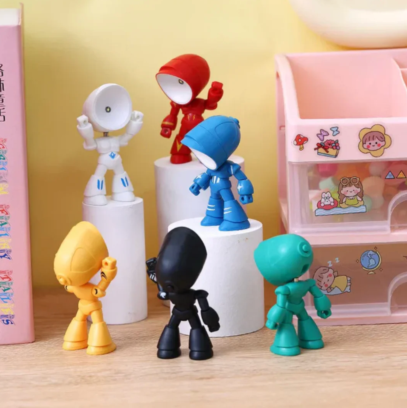 Robot-shaped LED lamp – decorative figurine with lighting function 1