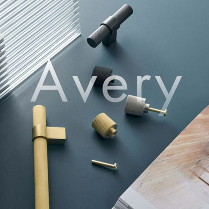Avery Handle 2