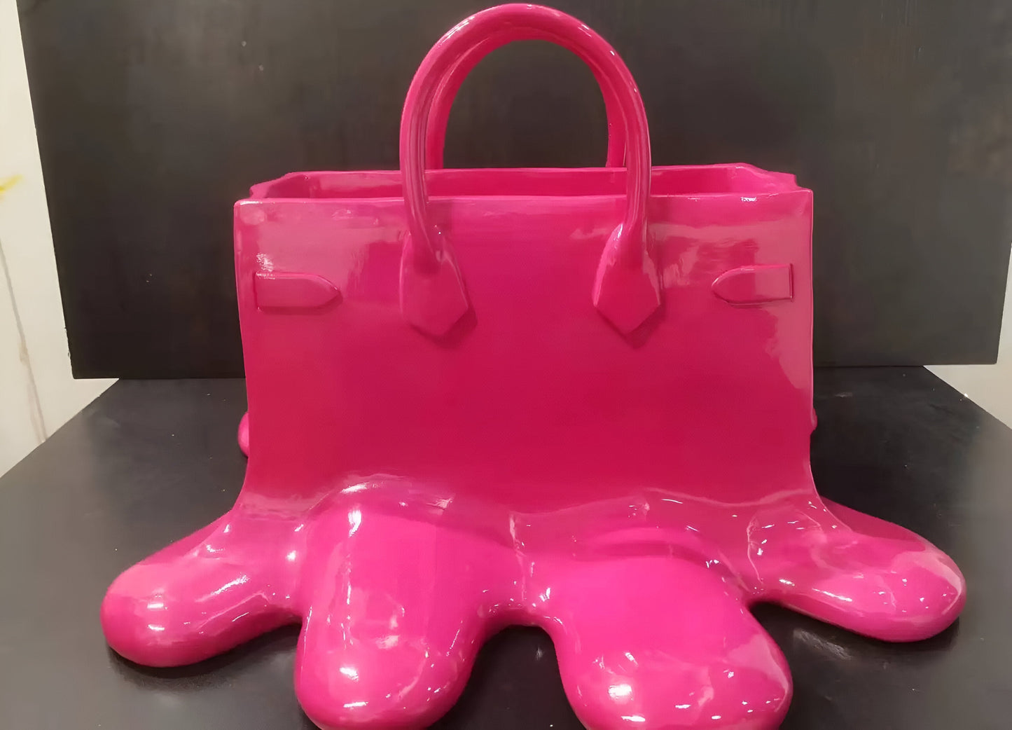 Melantha - Stylish Resin Vase in Handbag Silhouette 8