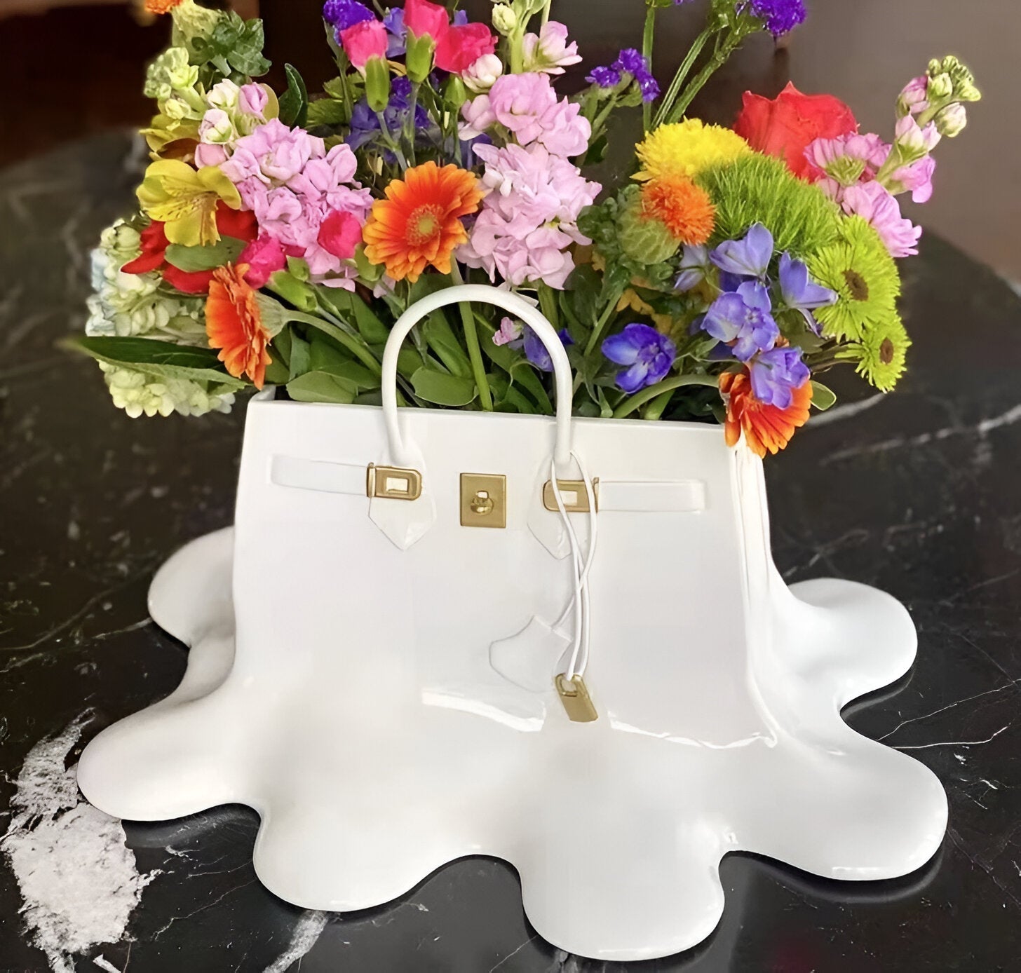 Melantha - Stylish Resin Vase in Handbag Silhouette 10