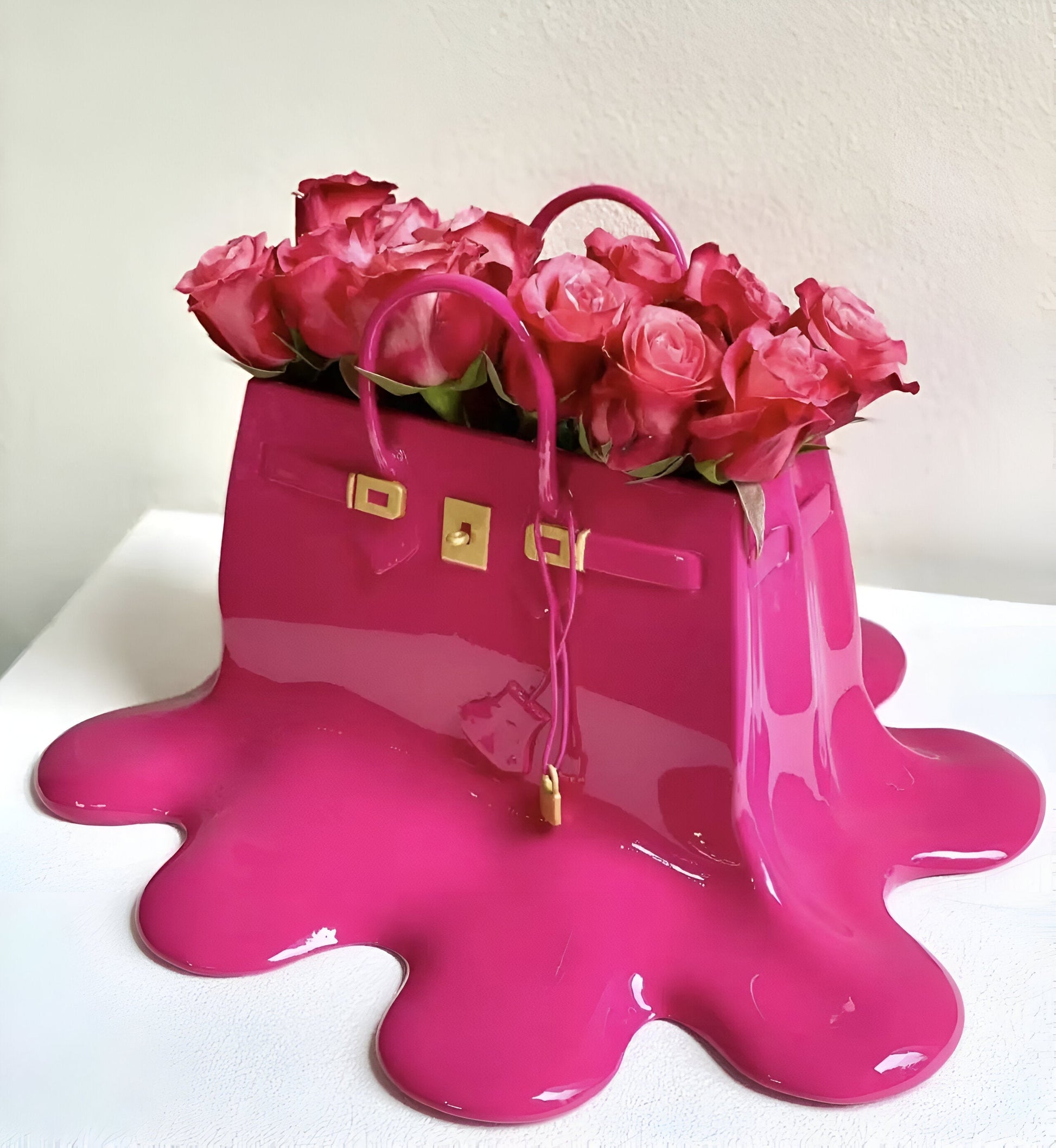 Melantha - Stylish Resin Vase in Handbag Silhouette 0
