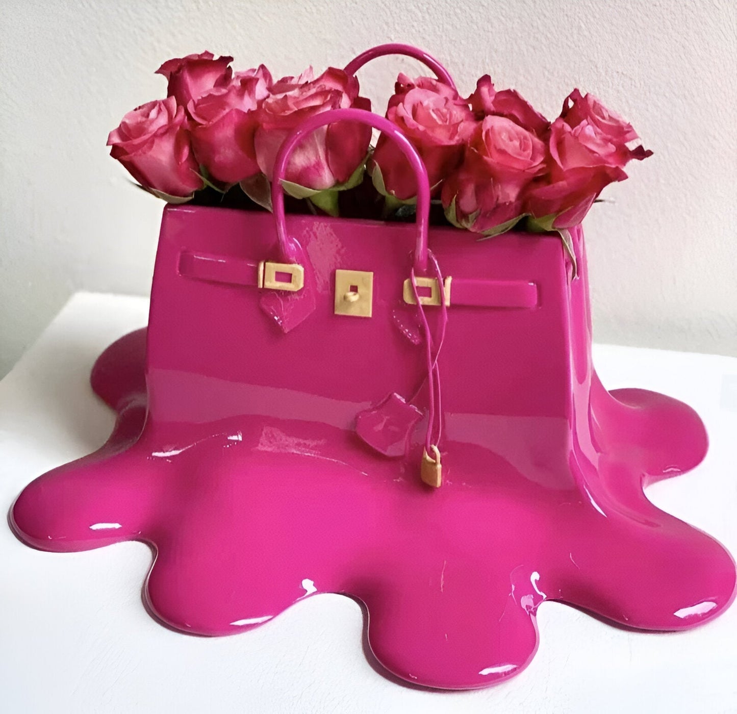 Melantha - Stylish Resin Vase in Handbag Silhouette 1