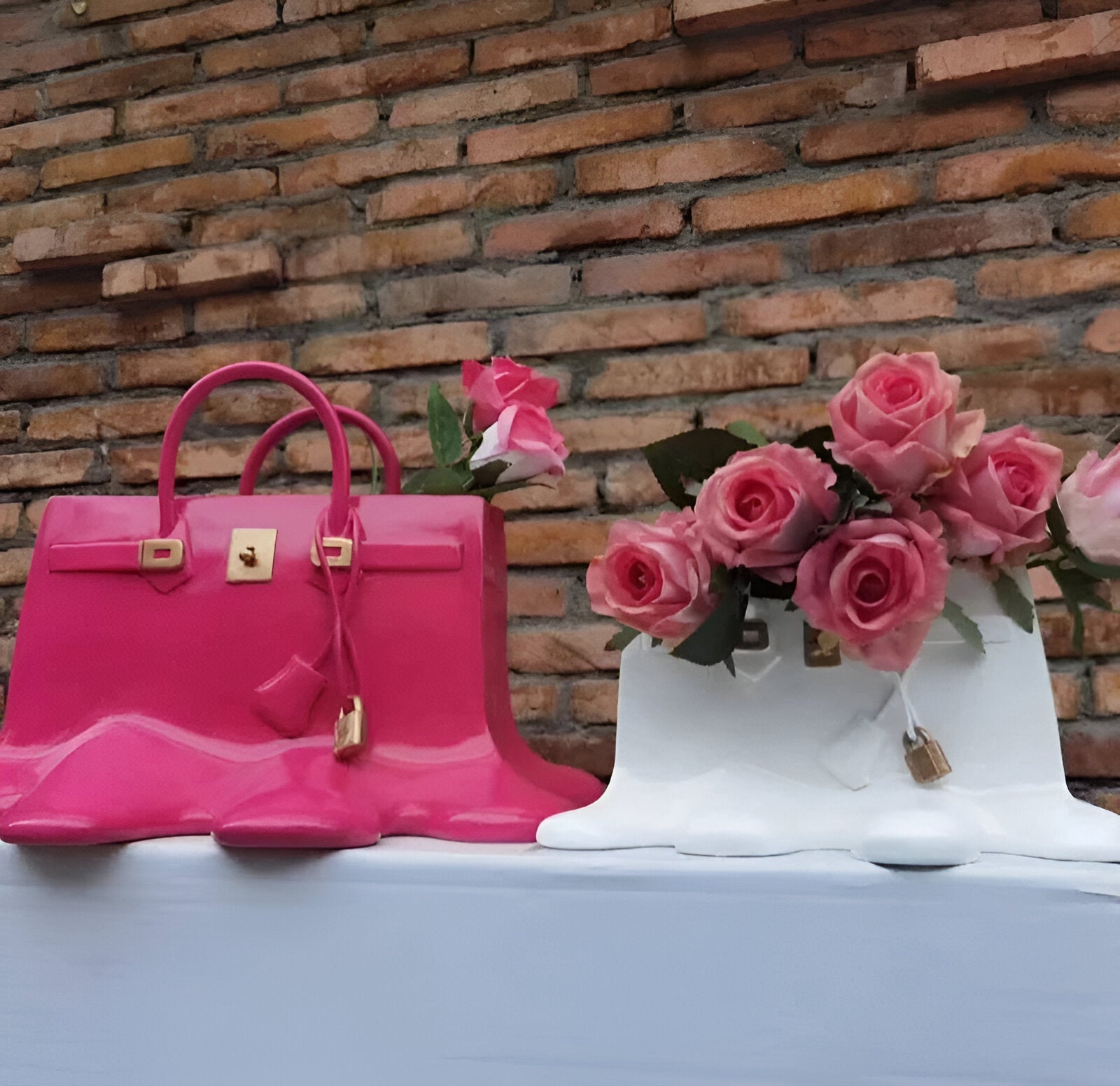 Melantha - Stylish Resin Vase in Handbag Silhouette 2