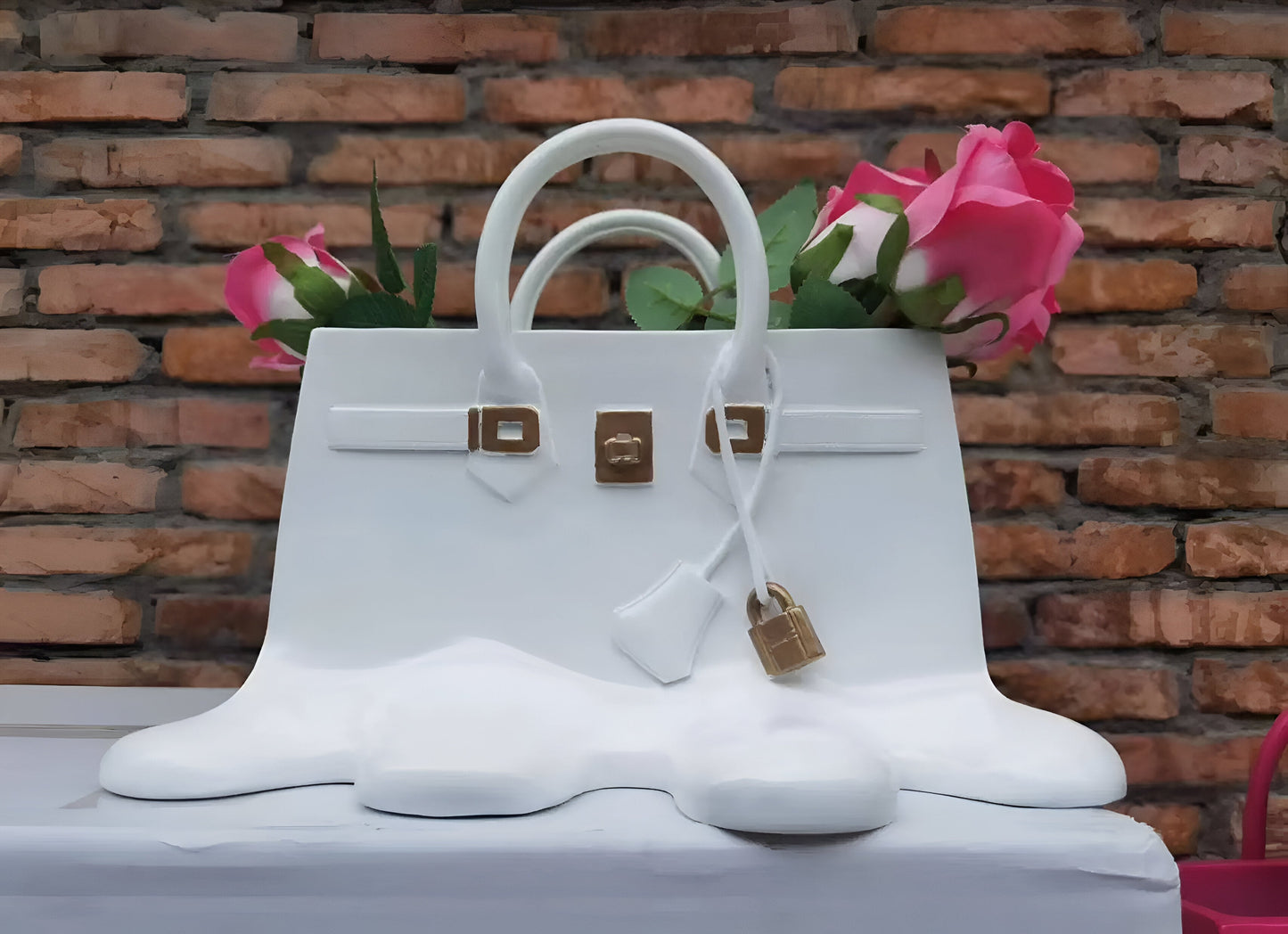Melantha - Stylish Resin Vase in Handbag Silhouette 7