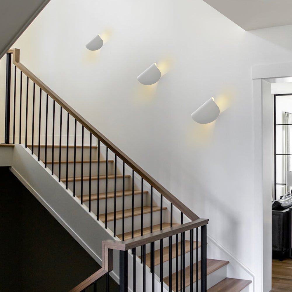 Minimalist 1-Light Curved Shaped Metallic Wall Sconce For Corridor 1