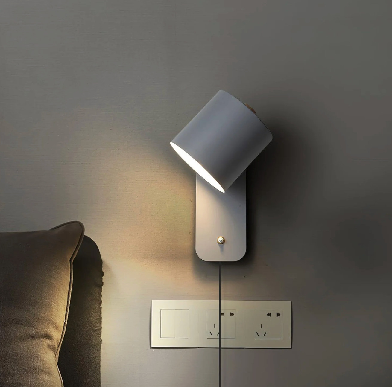 Minimalist wall sconce lamp with adjustable shade 2