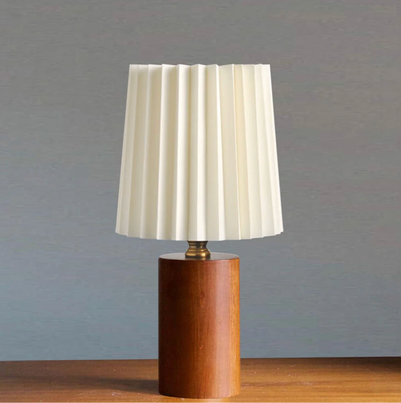 A modern table lamp with a wooden base and a pleated shade – a Scandinavian-style bedside lamp 0