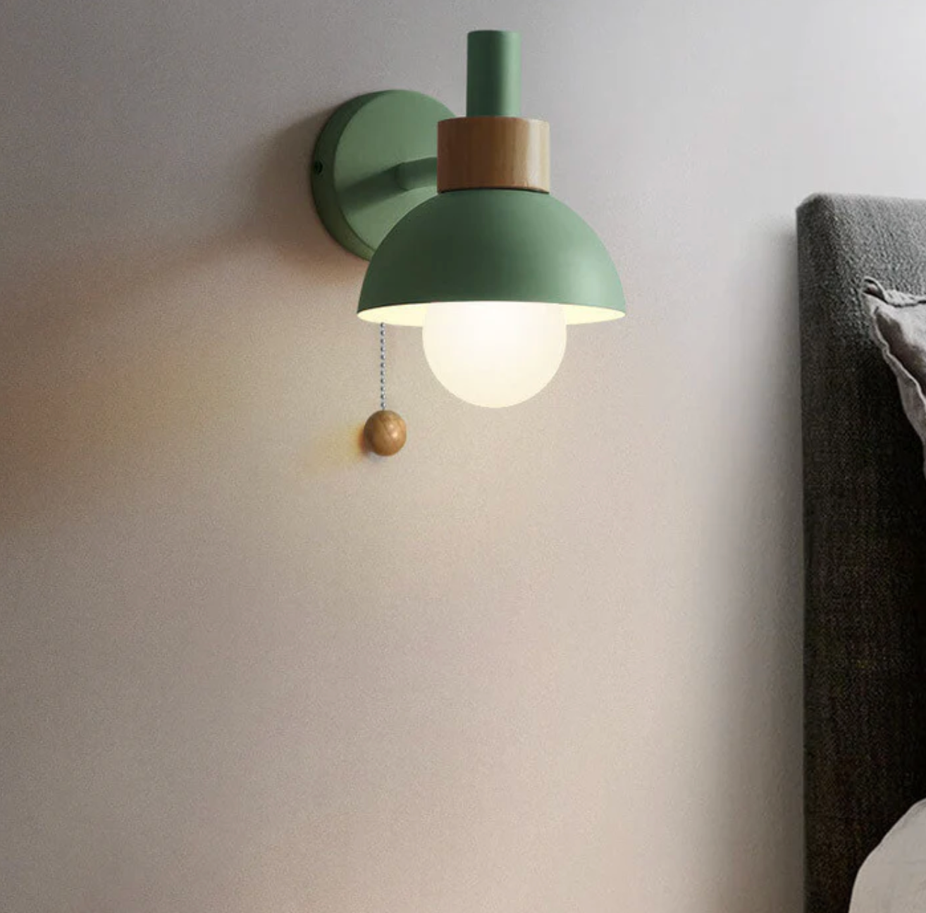 Chain Wall Sconce – A Modern Wall Lamp with a Wooden Accent 8