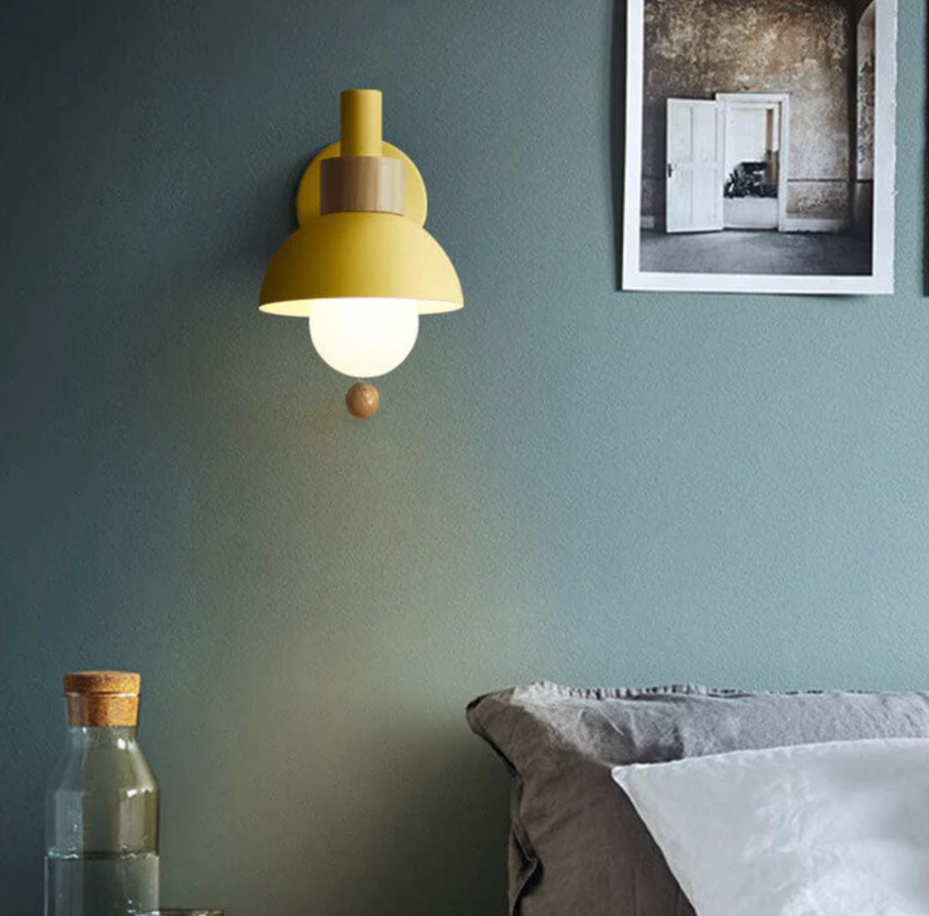 Chain Wall Sconce – A Modern Wall Lamp with a Wooden Accent 7