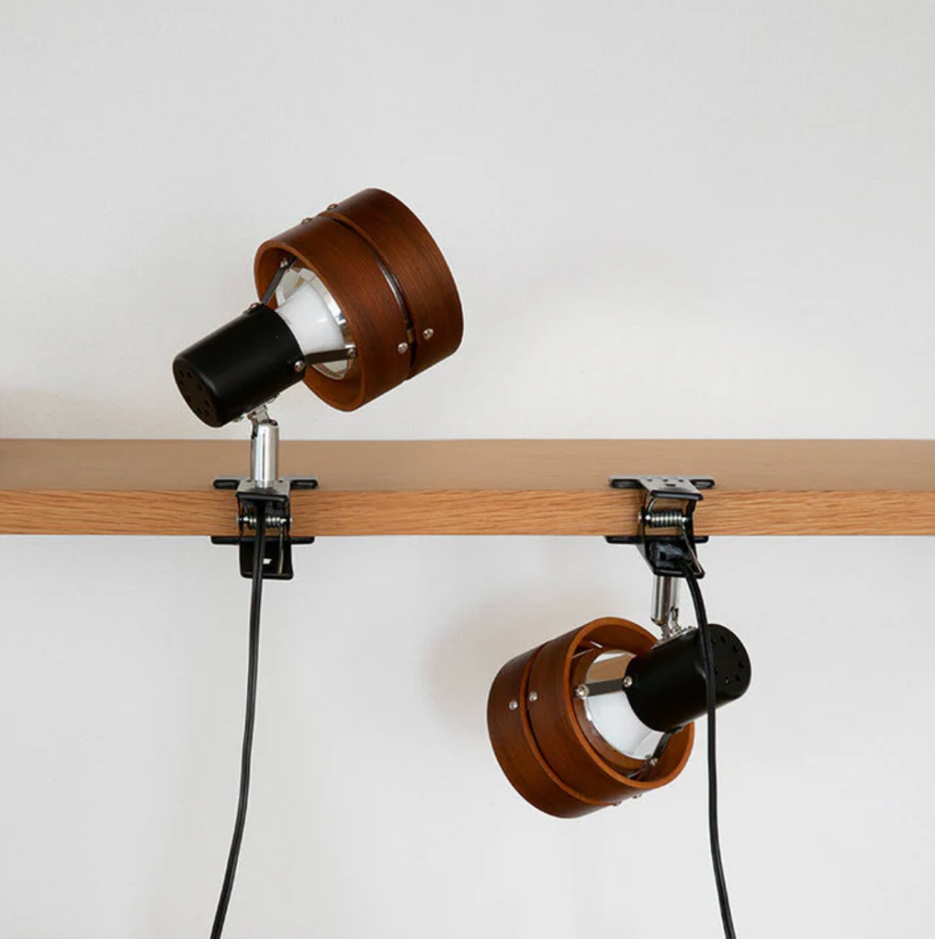 Adjustable retro clip lamp - metal and wood desk spotlight 3