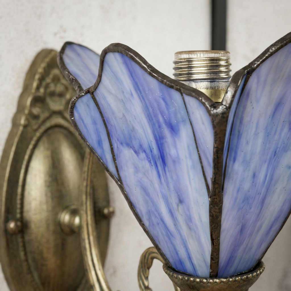 Elara Haus Traditional Tiffany Glass Bedside Sconce