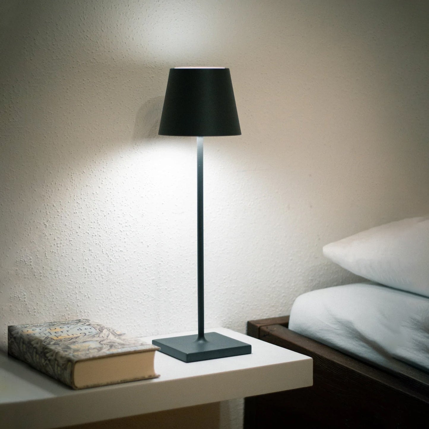 Doku Built-in Battery Table Lamp 3