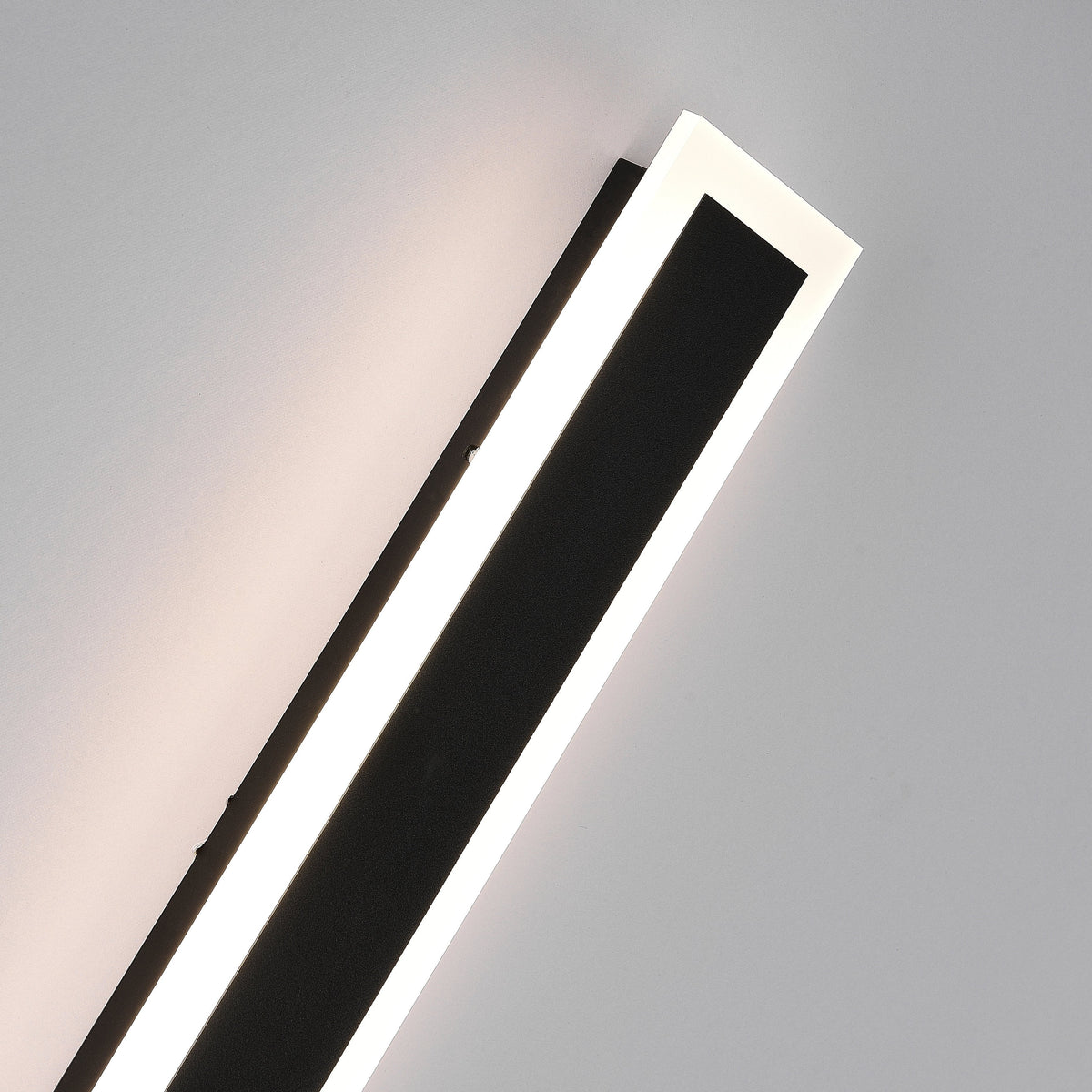 Vynn Linear Outdoor Wall Lamp 5