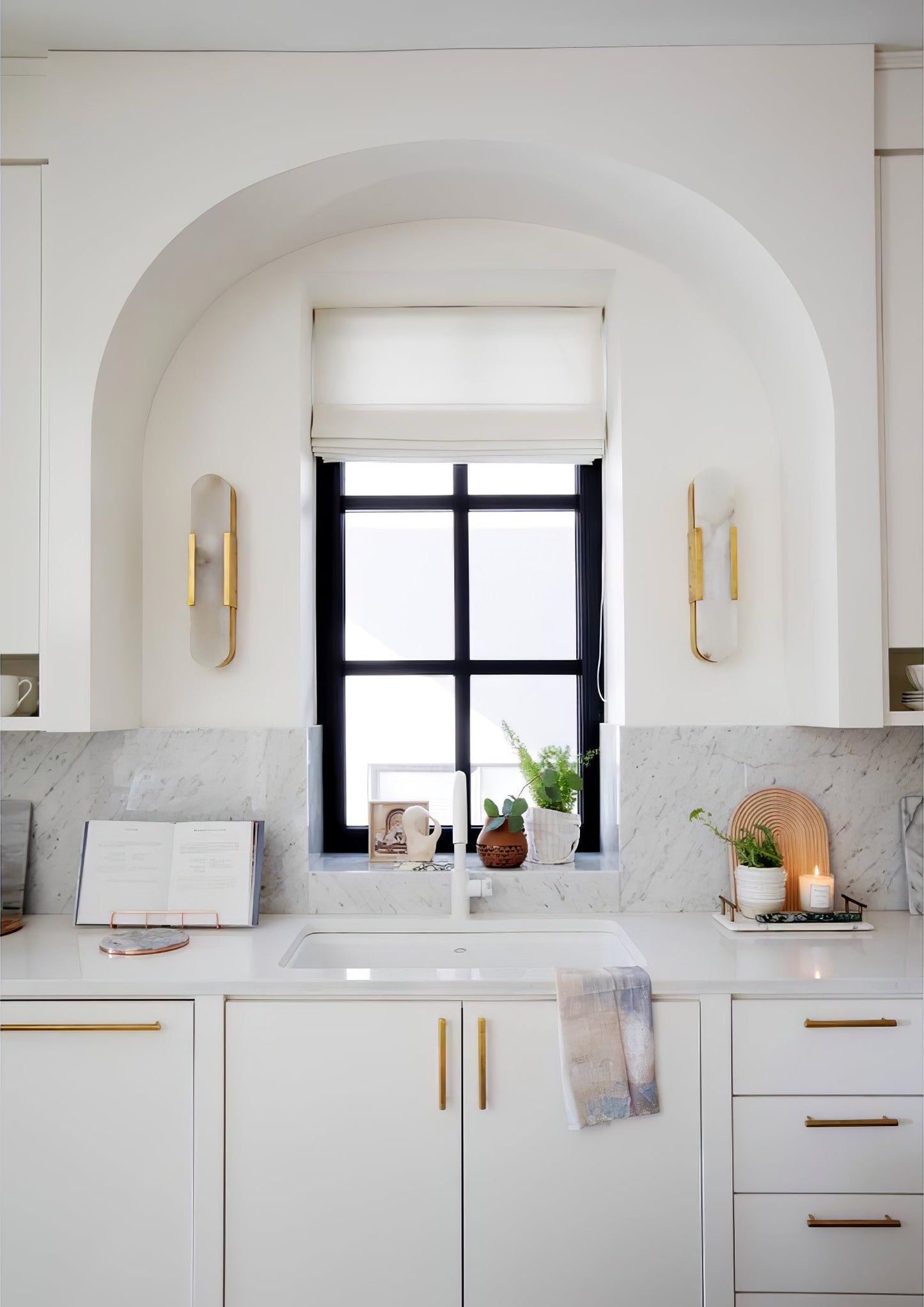 Luxury Alabaster Flute Sconce